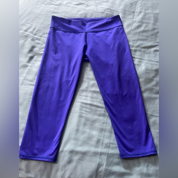 Fabletics Capris - Picture 1 of 4